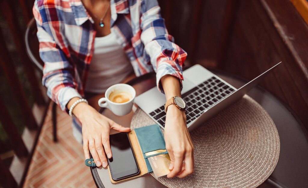 Choosing Small Business Banking: Online or Traditional?